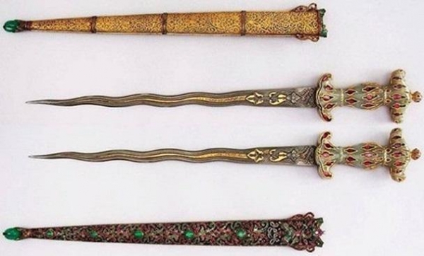世界最著名的4把寶劍，中國的最邪門，誰拿誰死，很多人都聽說過