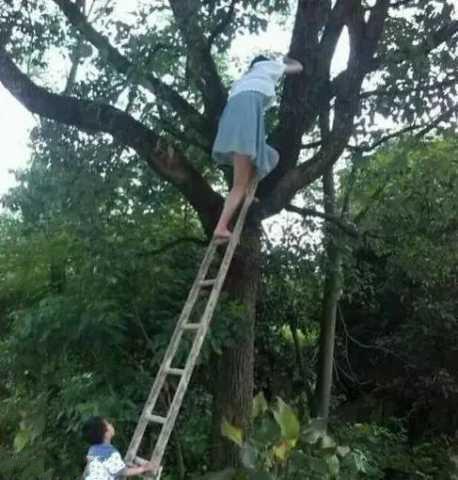 搞笑內涵圖：碰到這種情況哥要抽根煙淡定一下