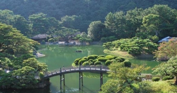 米其林三星景點 耗時百年精心建造 日本最大花園擁 0多棵箱松 環繞 一生必去